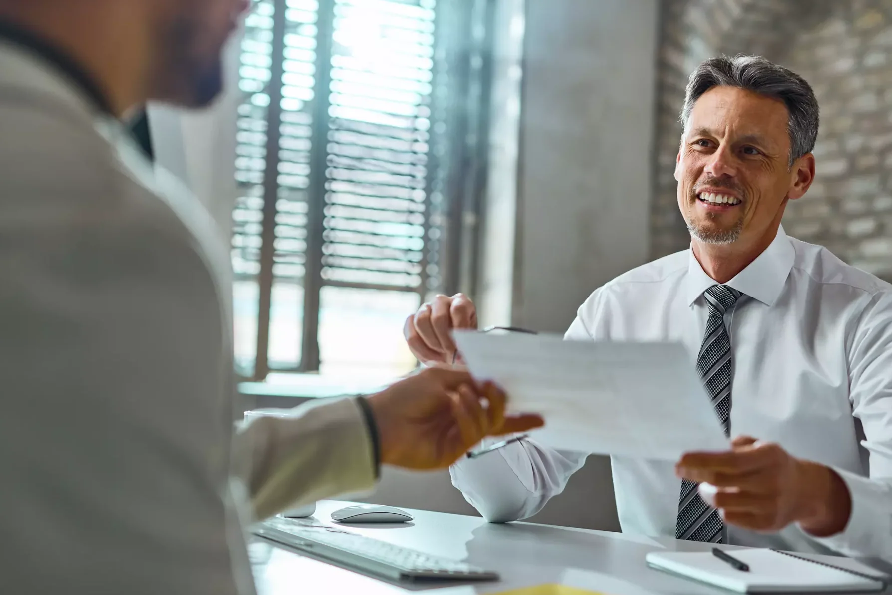 Las ventajas para los empresarios de contratar personas mayores